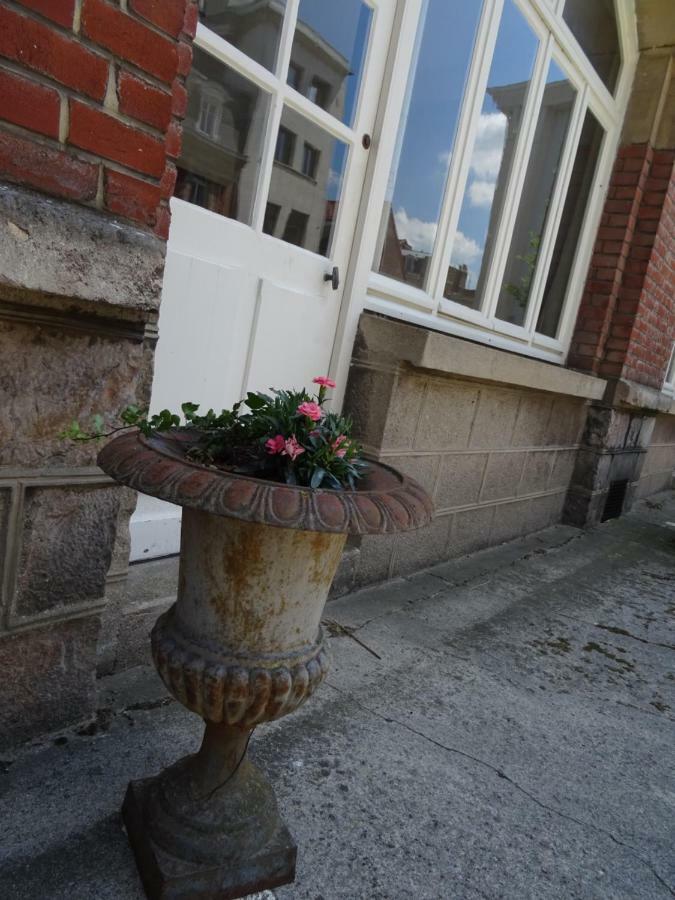 Au Pied Du Beffroi Apartment Arras Exterior photo